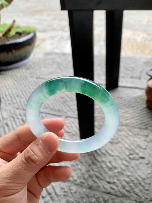 冰胶飘花圆条翡翠手镯～