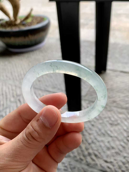 冰胶飘花贵妃翡翠手镯