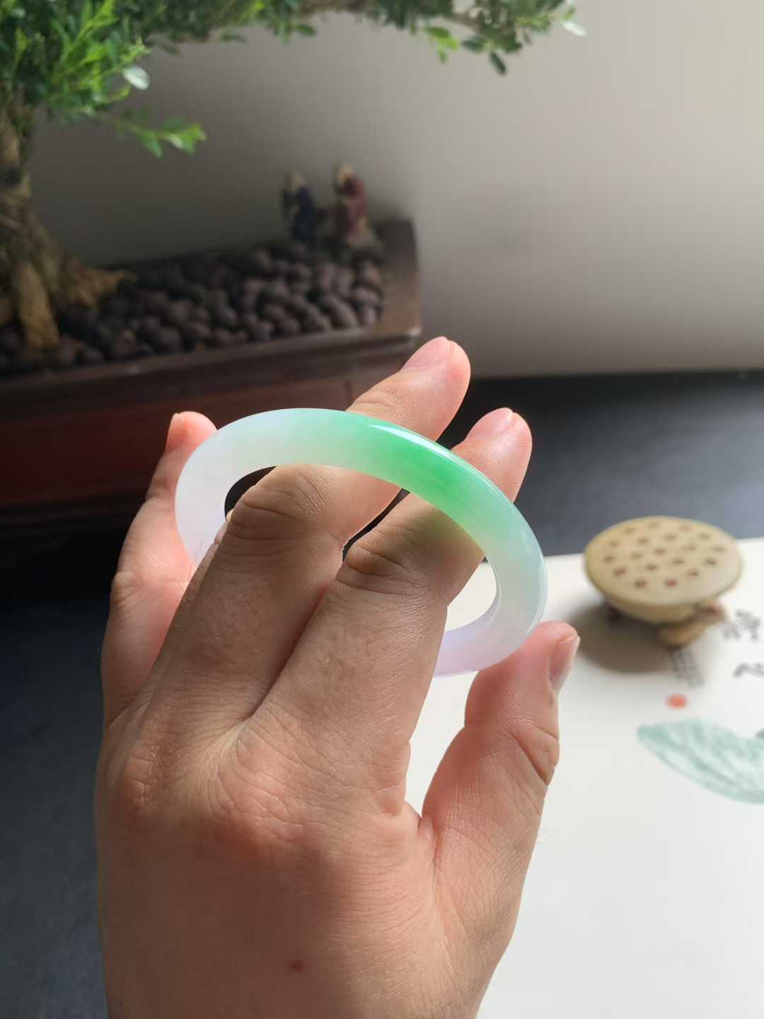 新货速递📦 冰糯种阳绿圆条翡翠手镯