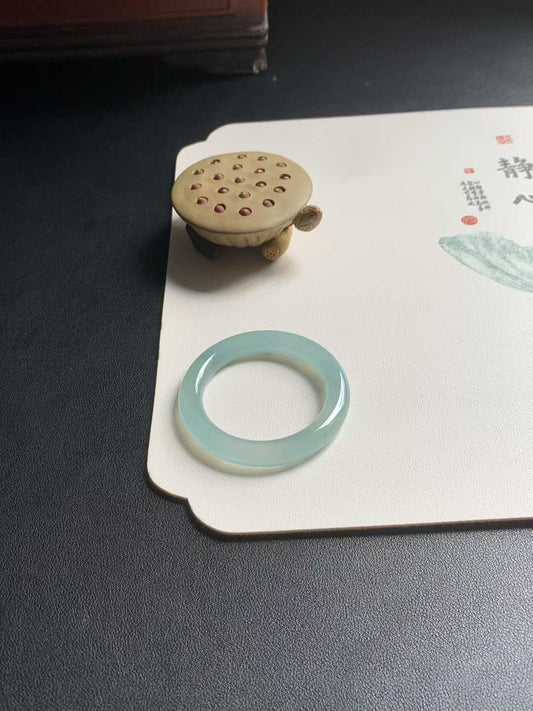 一条玛卡龙变色翡翠手镯