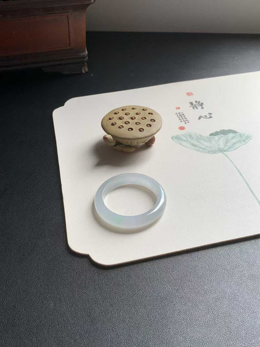 冰胶带色正圈翡翠手镯