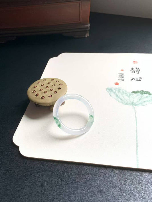 玻璃底飘花圆条翡翠手镯