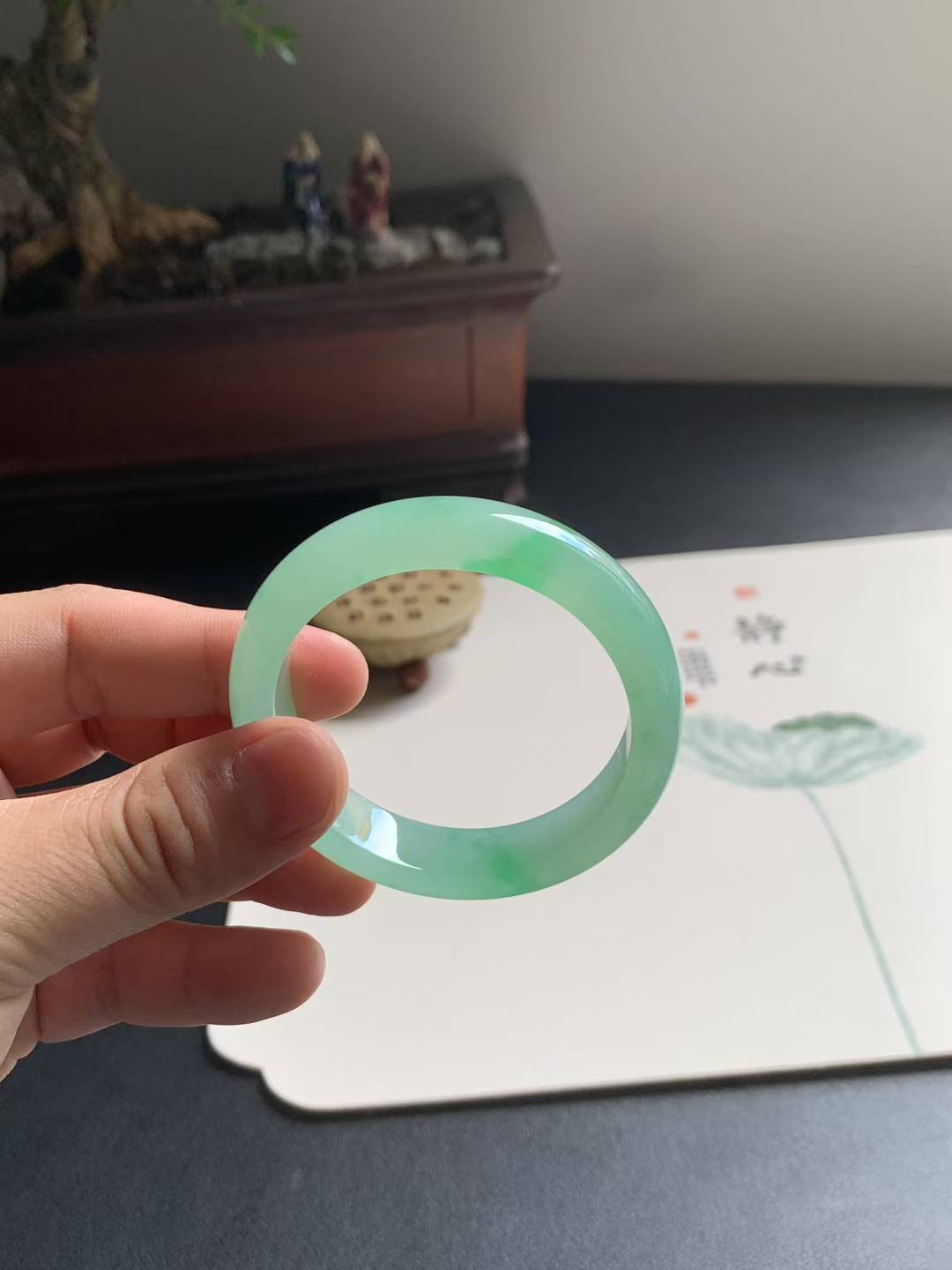 冰绿正圈翡翠手镯