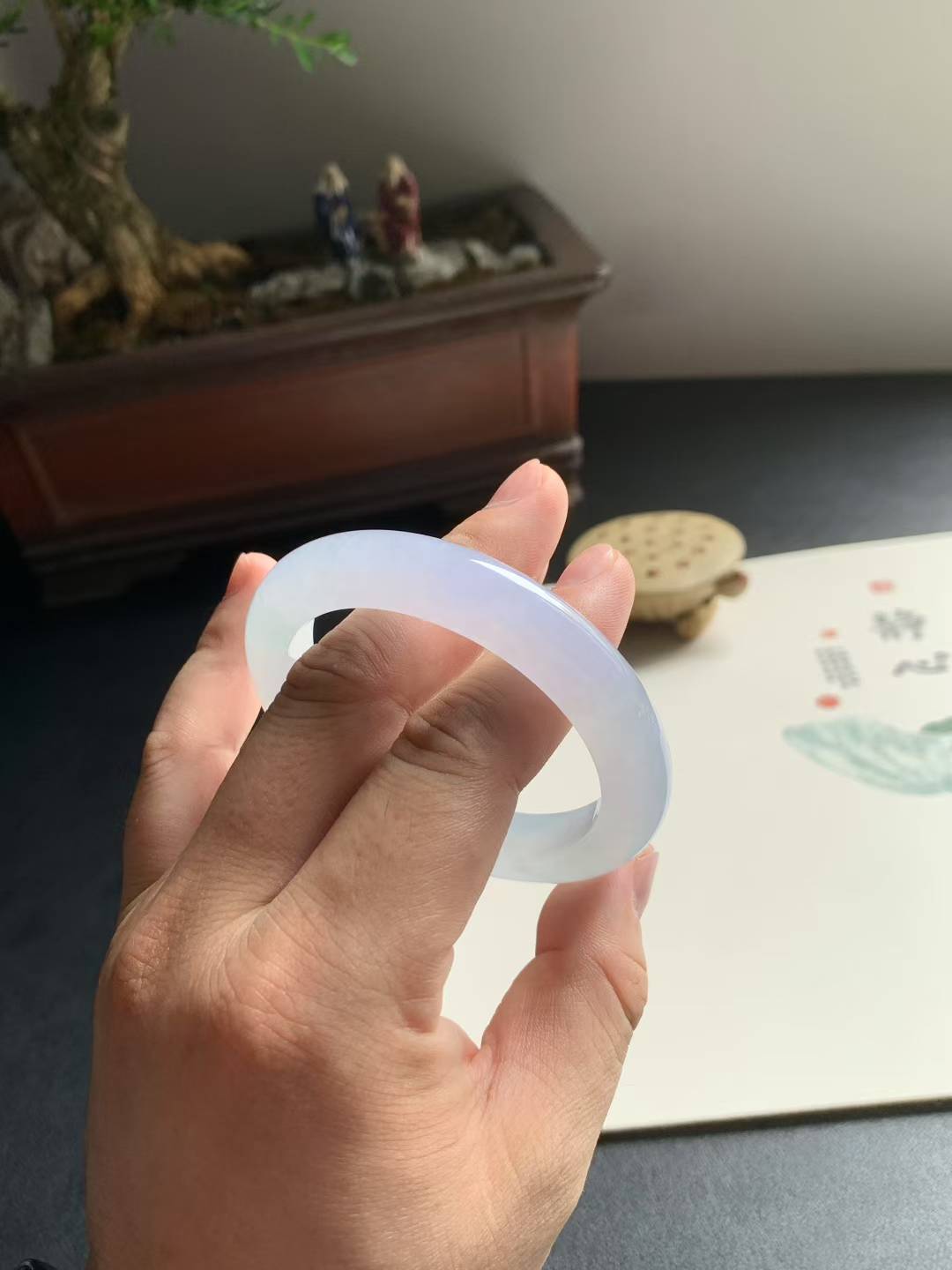 冰胶春彩正圈翡翠手镯