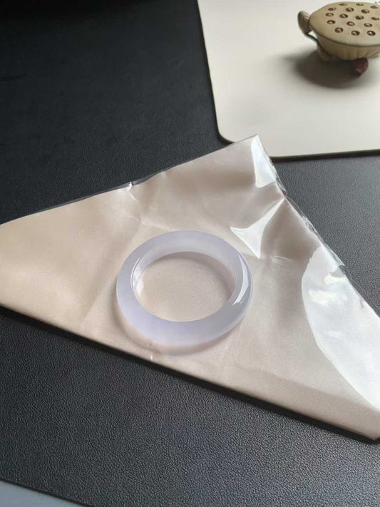 冰玻种粉紫正圈翡翠手镯