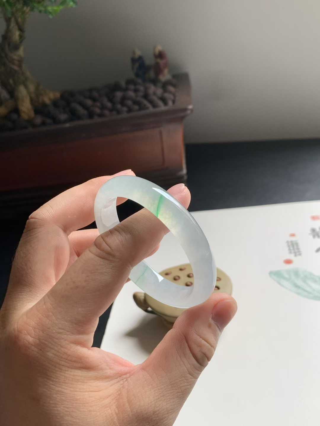 冰种金丝绿贵妃翡翠手镯