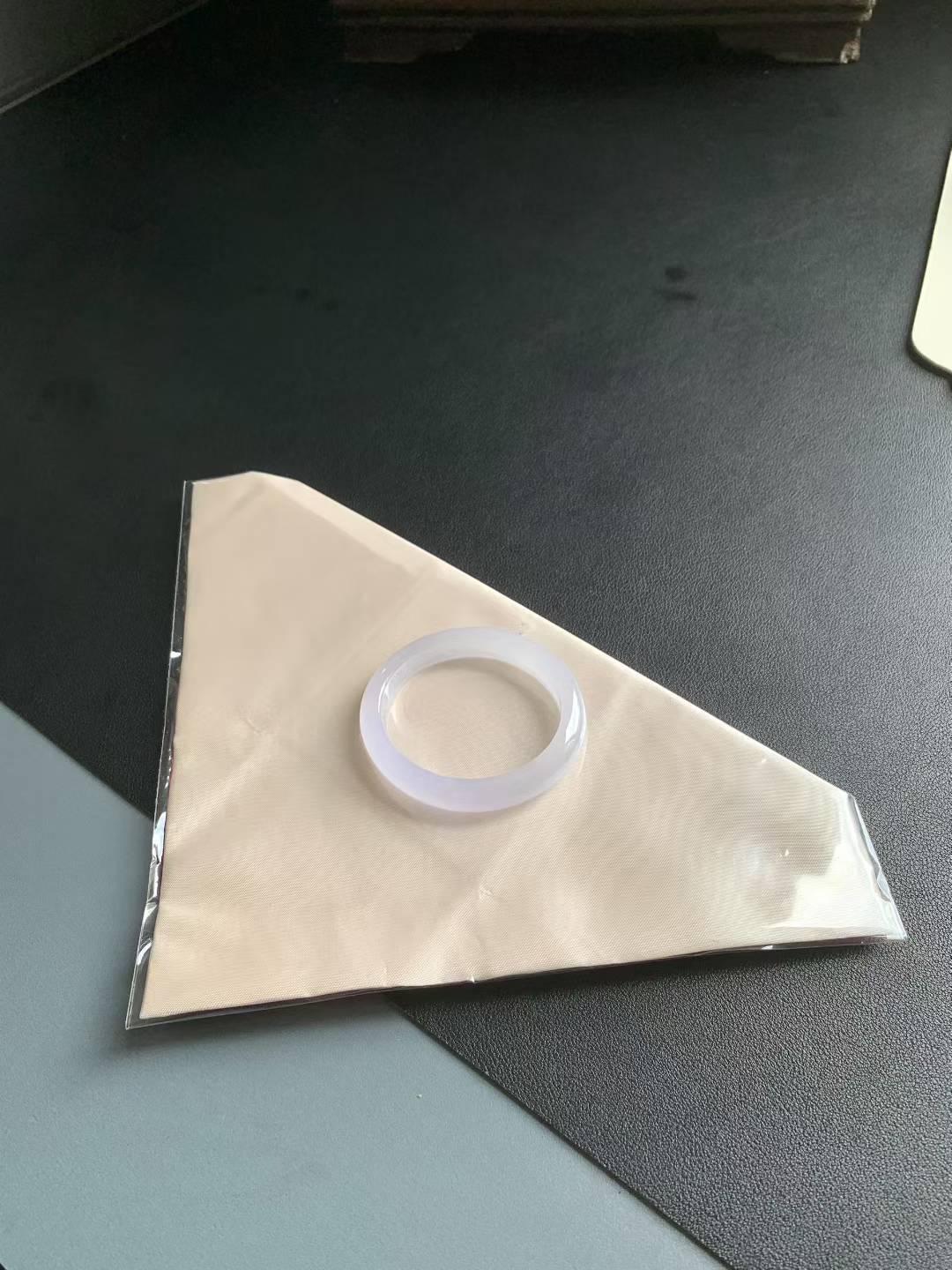 冰种粉紫贵妃翡翠手镯