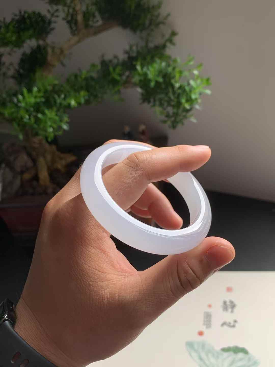 冰糯种正圈翡翠手镯