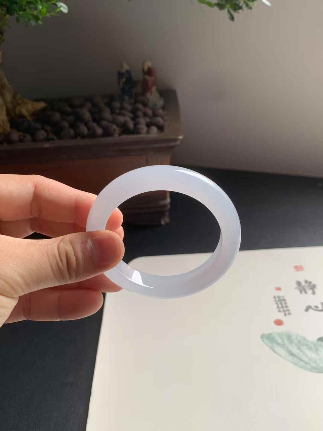 冰糯种正圈翡翠手镯