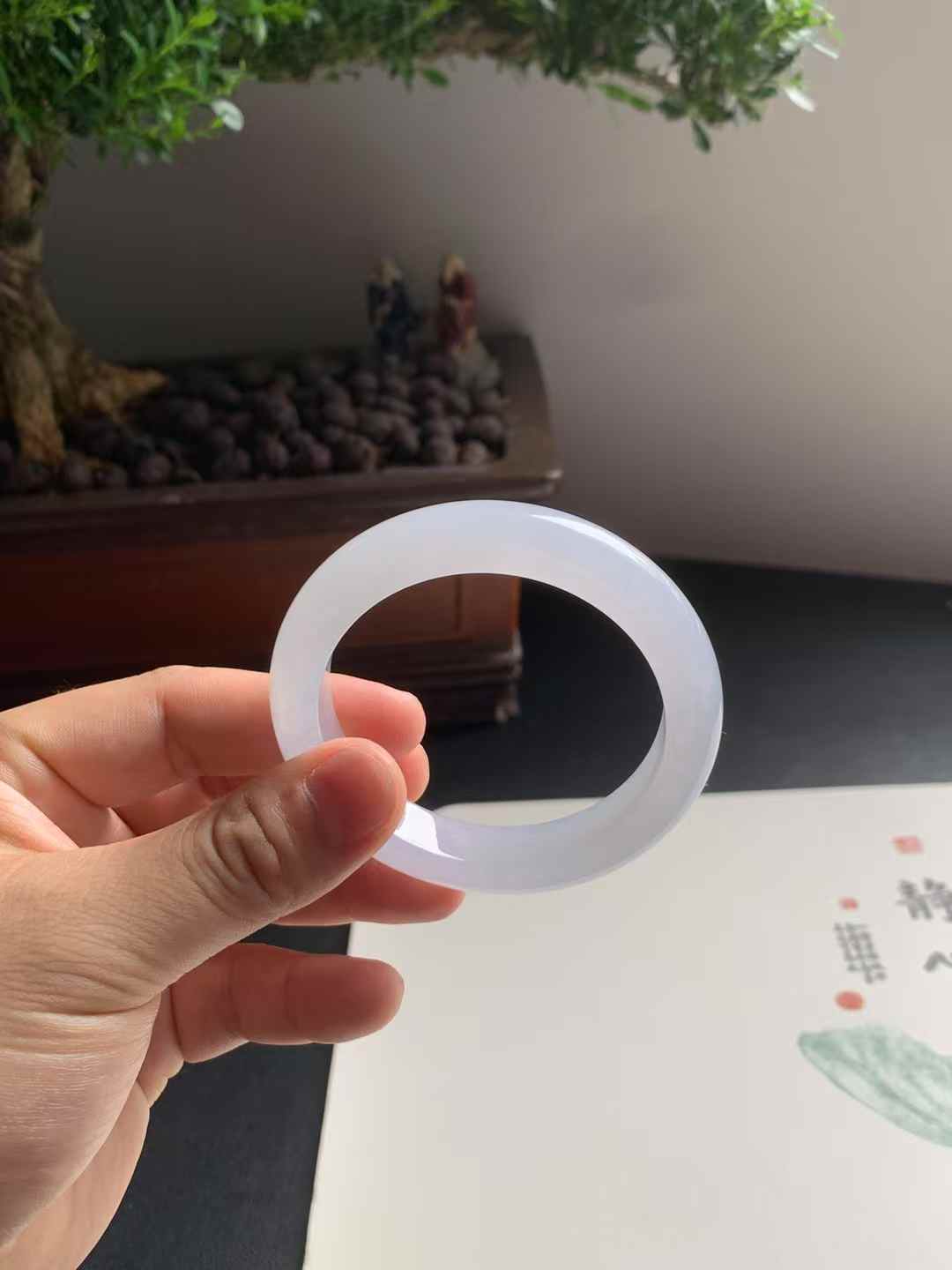 冰糯种正圈翡翠手镯
