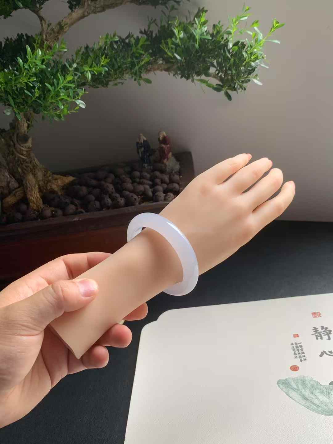 冰糯种正圈翡翠手镯
