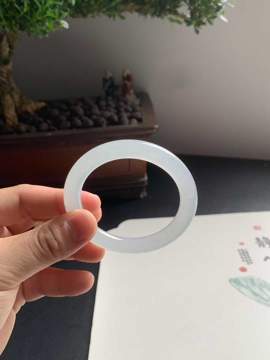 冰种晴底圆条翡翠手镯