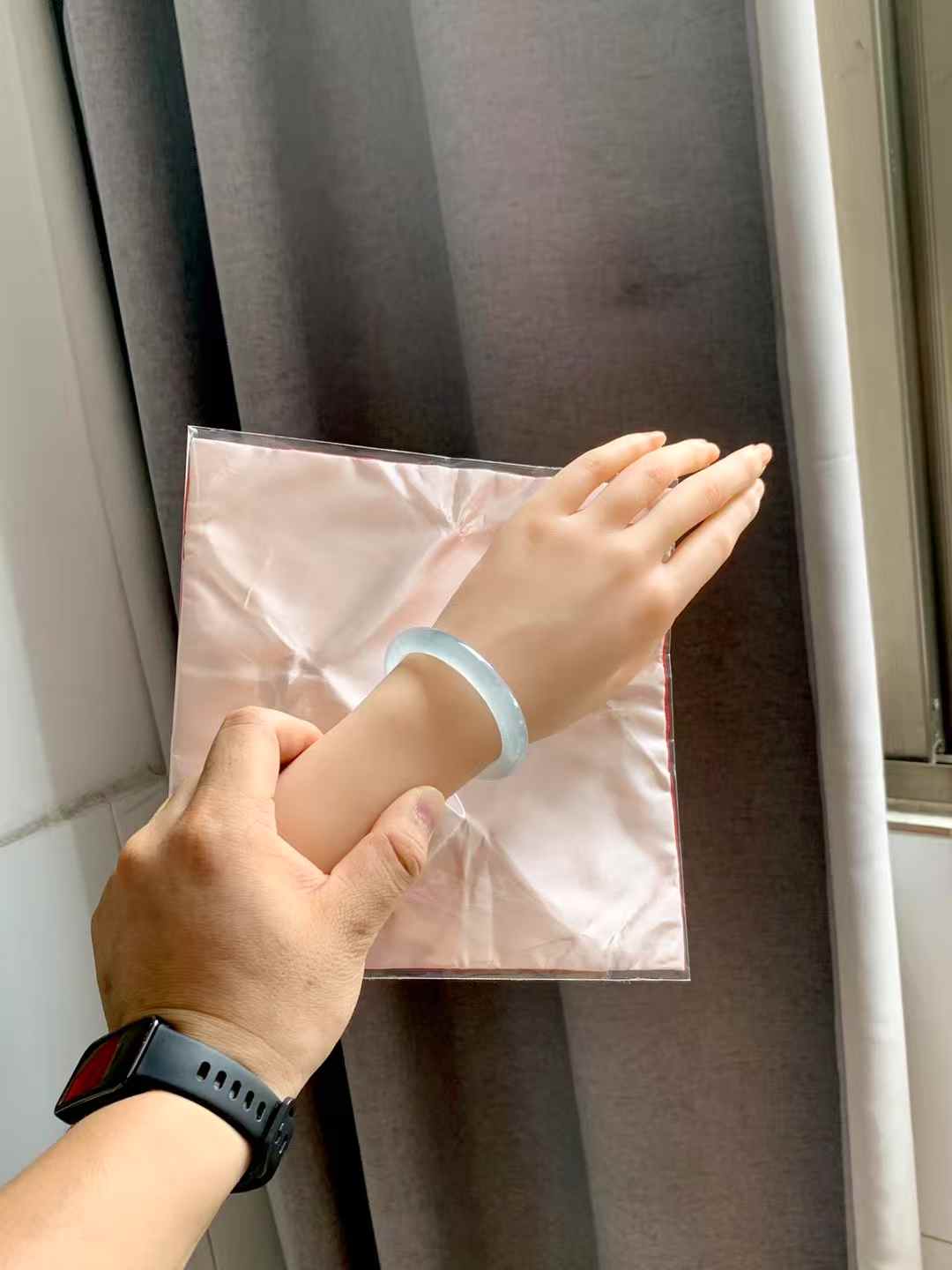 玻璃底起光冰蓝翡翠手镯