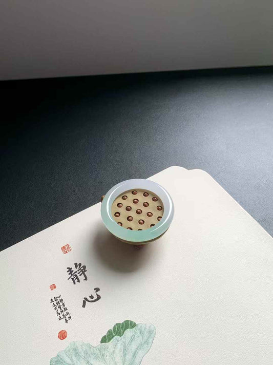 冰绿圆条翡翠手镯