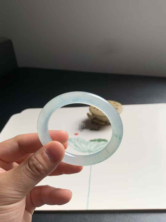 冰种飘花圆条翡翠手镯