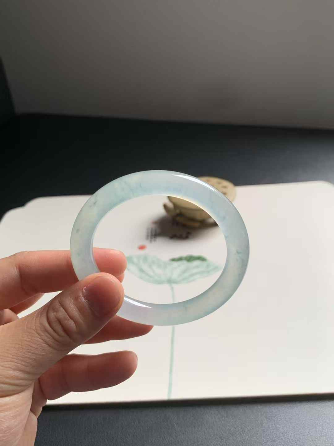 冰种飘花圆条翡翠手镯