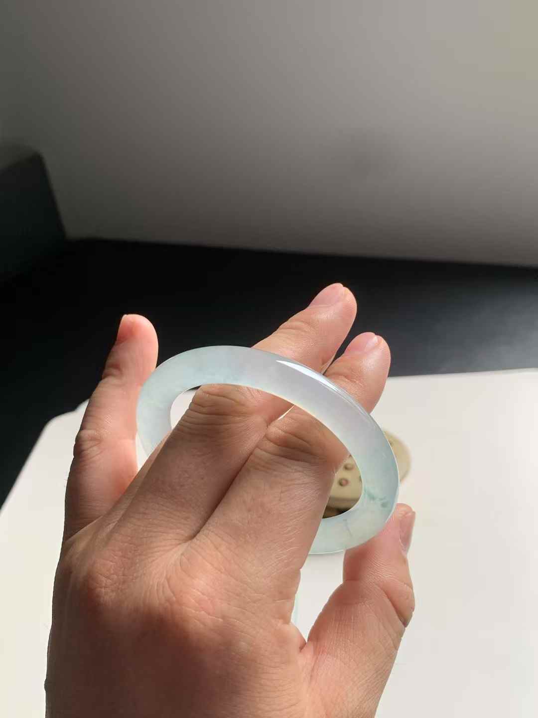 冰种飘花圆条翡翠手镯