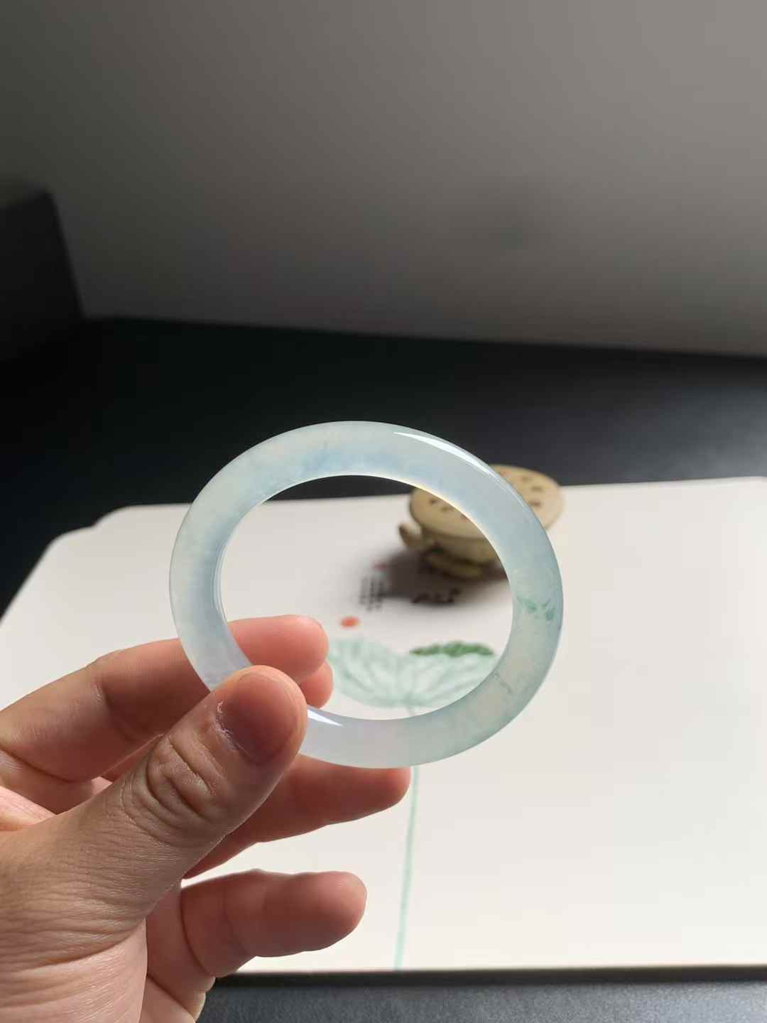 冰种飘花圆条翡翠手镯