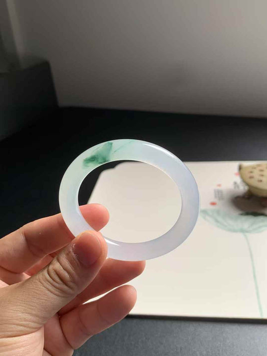 冰胶飘花圆条翡翠手镯