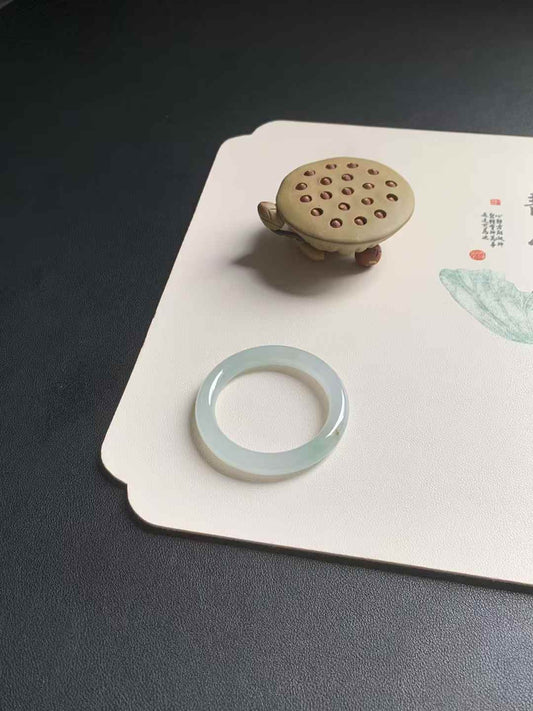 冰胶金丝绿圆条翡翠手镯