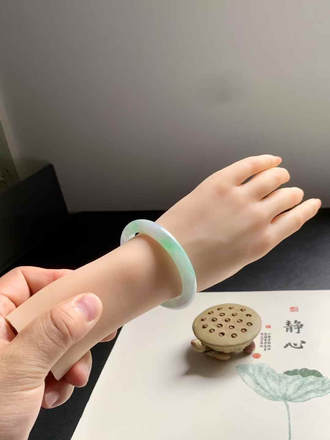 冰糯种春彩贵妃翡翠手镯
