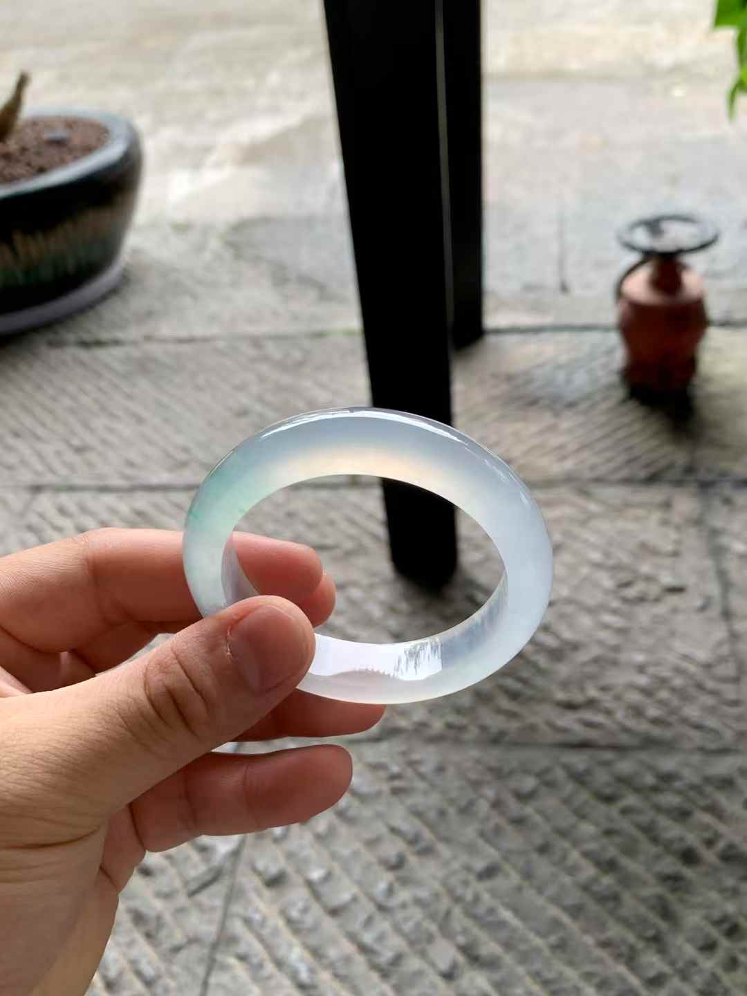 玻璃底金丝绿正圈翡翠手镯