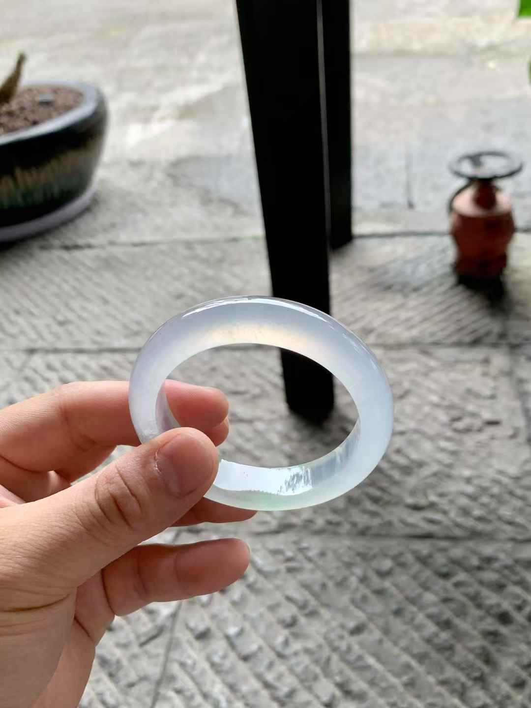 玻璃底金丝绿正圈翡翠手镯