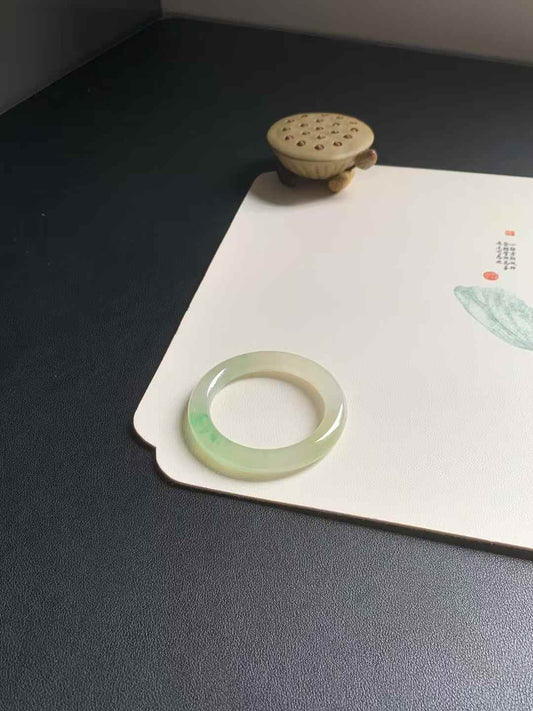 冰胶黄加绿圆条翡翠手镯