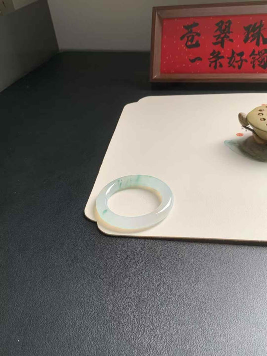 冰胶飘花圆条翡翠手镯