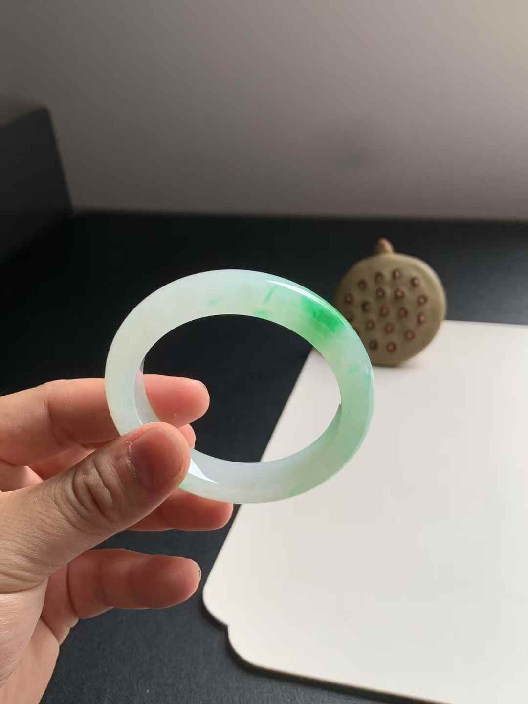 冰糯种阳绿正圈翡翠手镯