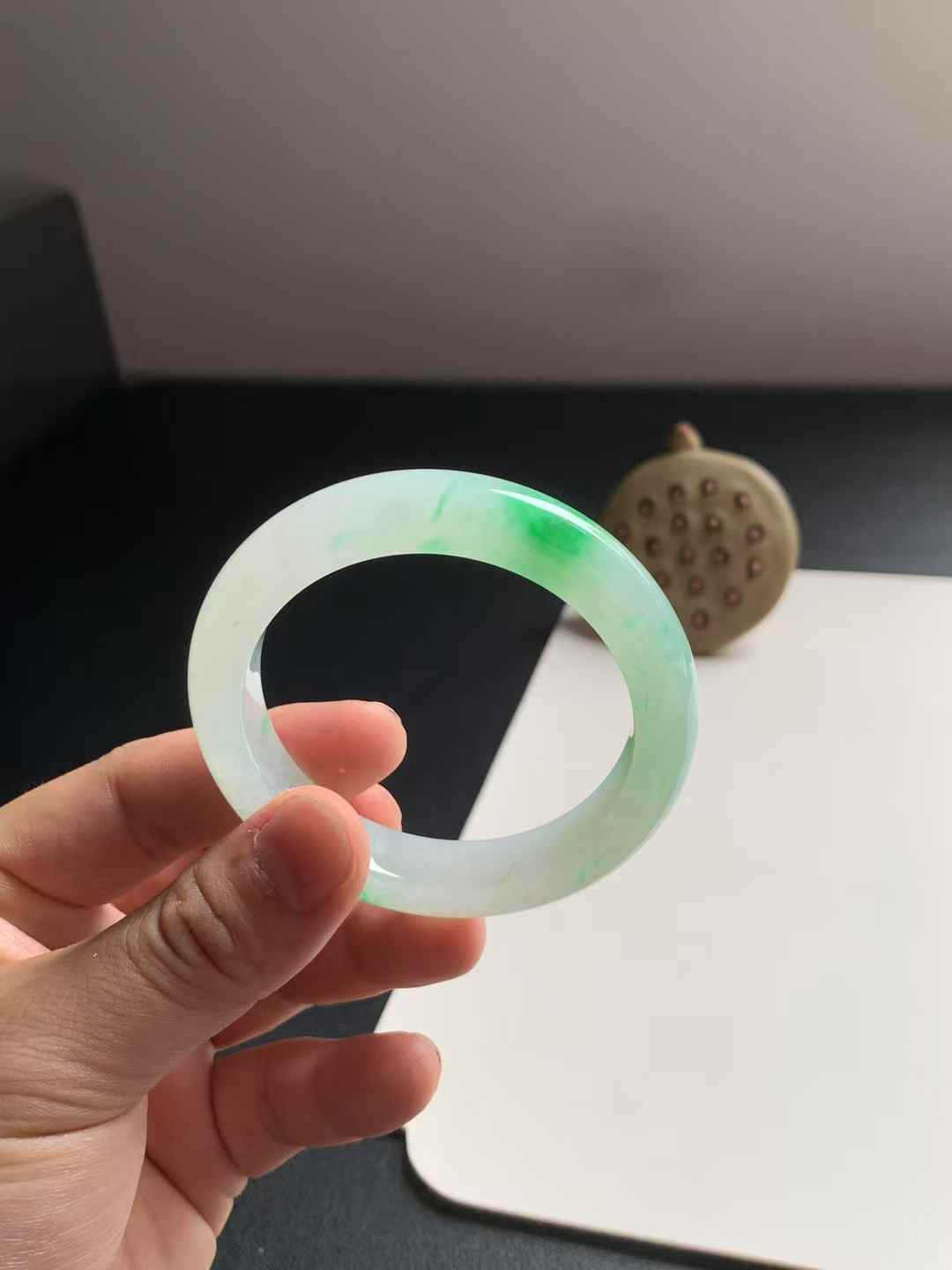 冰糯种阳绿正圈翡翠手镯