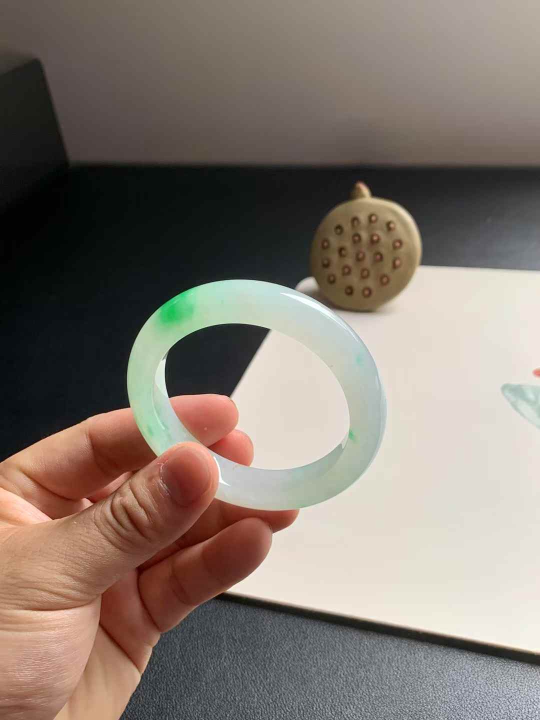 冰糯种阳绿正圈翡翠手镯