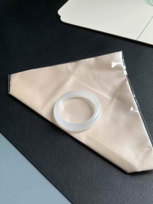 冰胶白底正圈翡翠手镯