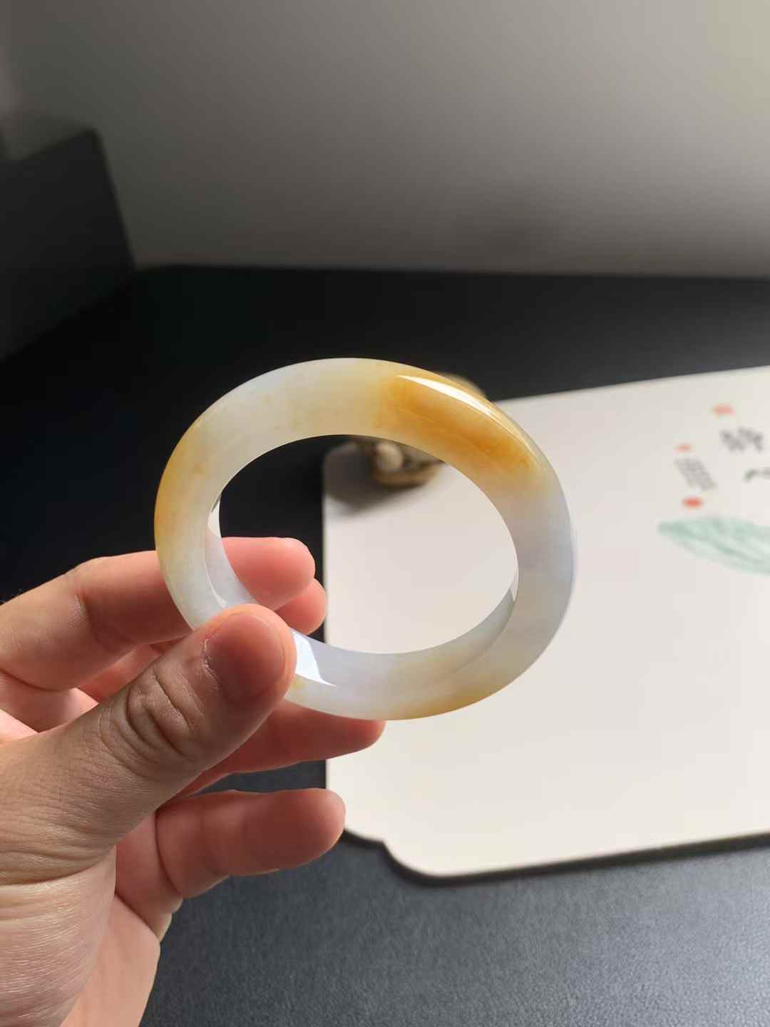冰糯种黄翡正圈翡翠手镯