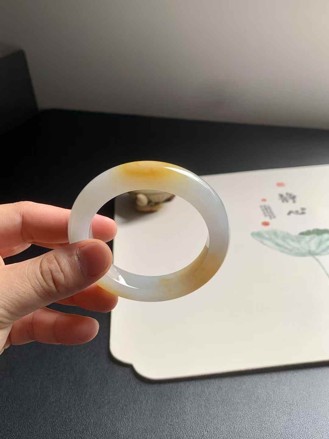 冰糯种黄翡正圈翡翠手镯