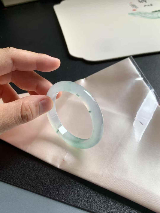 冰底飘花正圈翡翠手镯