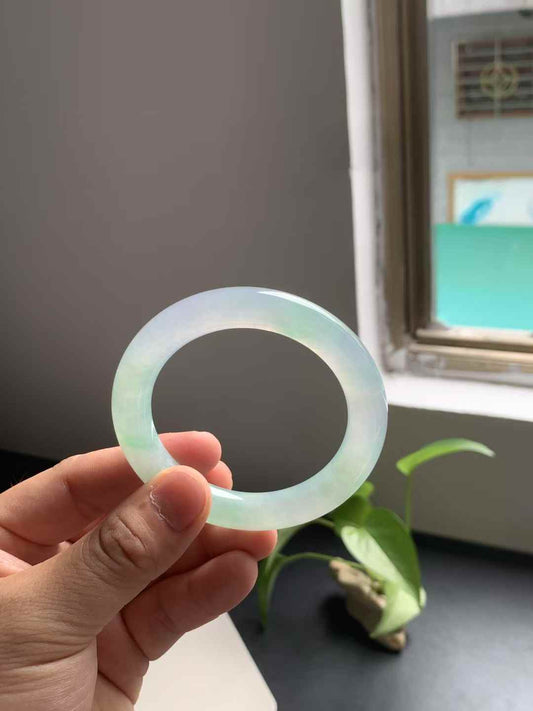 冰胶甜绿圆条翡翠手镯
