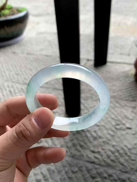 玻璃底飘花正圈翡翠手镯